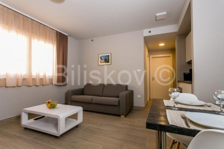 MAKARSKA, samostojeća zgrada – mini hotel