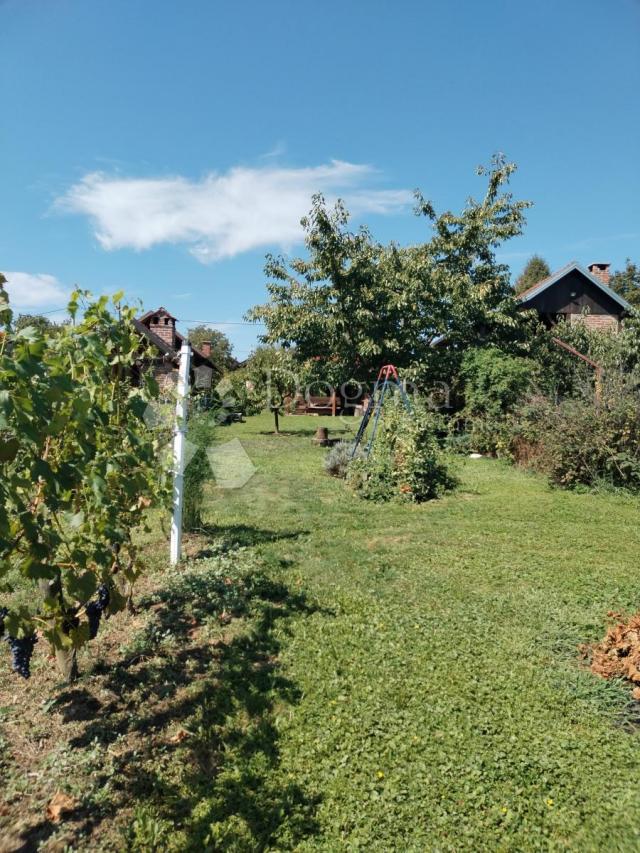 Idilična klijet s voćnjakom i terasom u prirodnom okruženju, Brckovčina kod Križevaca