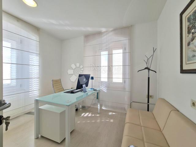 Flat Centar, Rijeka, 121,36m2