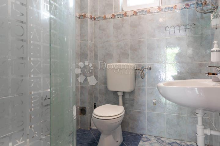 Apartmanska kuća sa 6 apartmana