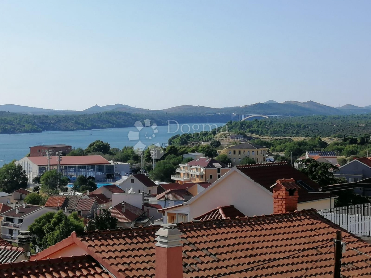 ŠIBENIK, stan u centru sa pogledom na more