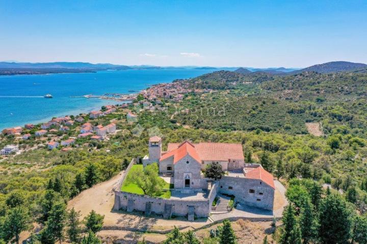 LUKSUZNA VILLA S PANORAMSKIM POGLEDOM NA MORE