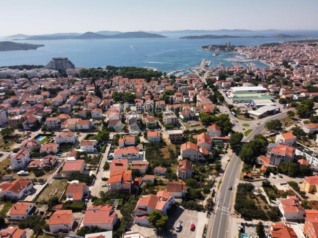 VODICE - HOTEL SA 17 SOBA BLIZU MORA 