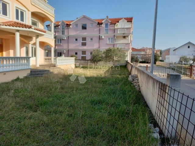 VODICE - KUĆA 800 M2 ODLIČNA PRILIKA