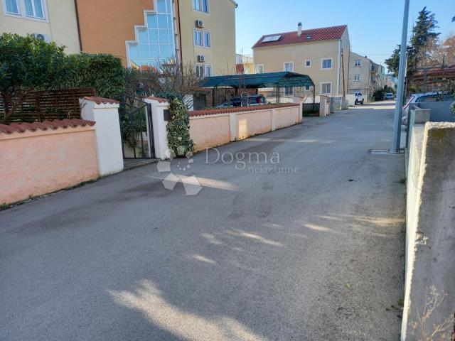 VODICE - KUĆA 800 M2 ODLIČNA PRILIKA