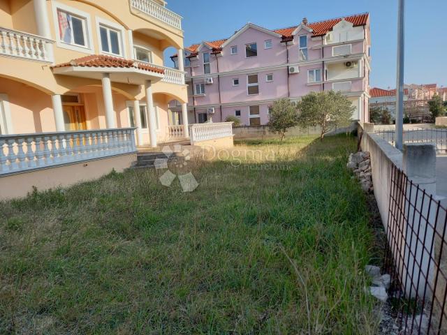 VODICE - KUĆA 800 M2 ODLIČNA PRILIKA