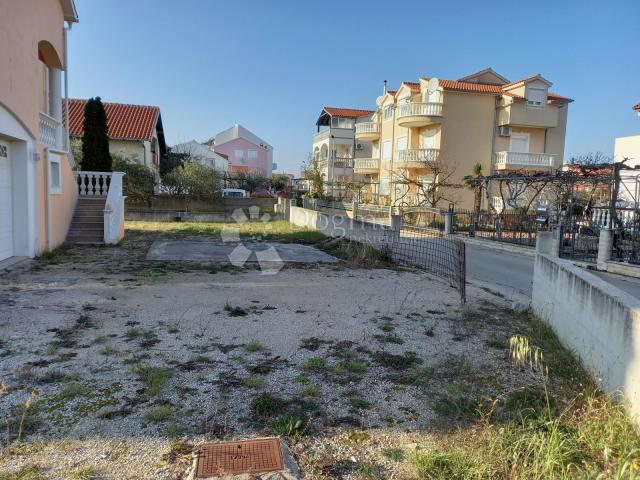 VODICE - KUĆA 800 M2 ODLIČNA PRILIKA