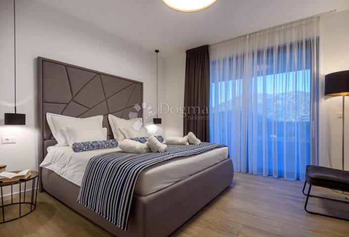 MARINA KOD TROGIRA – LUXUZNE VILLE LUCY ***** VILLA PLUM