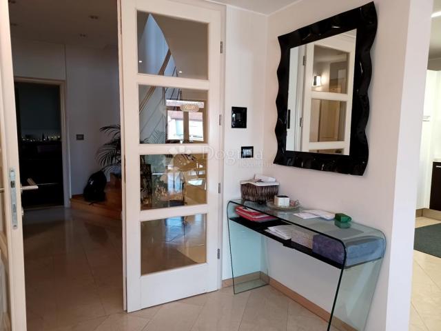 Flat Veruda, Pula, 266m2