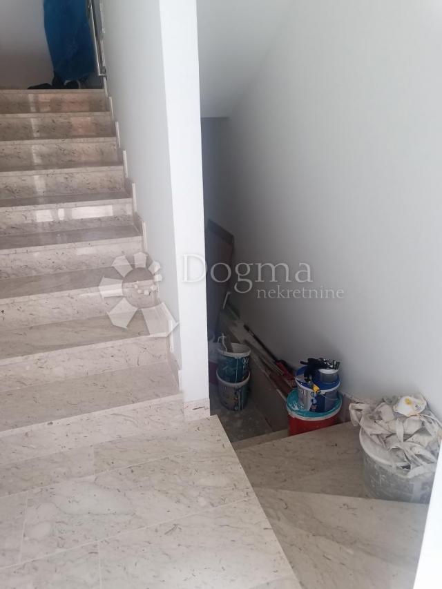 VODICE ODLIČAN STAN BLIZU MORA 108 M2