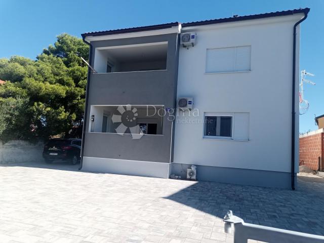 VODICE ODLIČAN STAN BLIZU MORA 108 M2