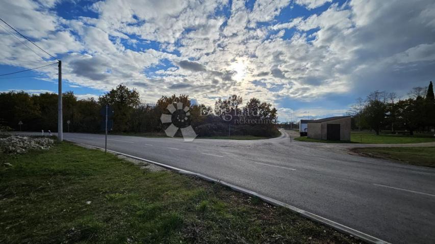 Land Juršići, Svetvinčenat, 980m2