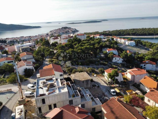 PRIMOŠTEN PENTHOUSE S ČAROBNIM POGLEDOM