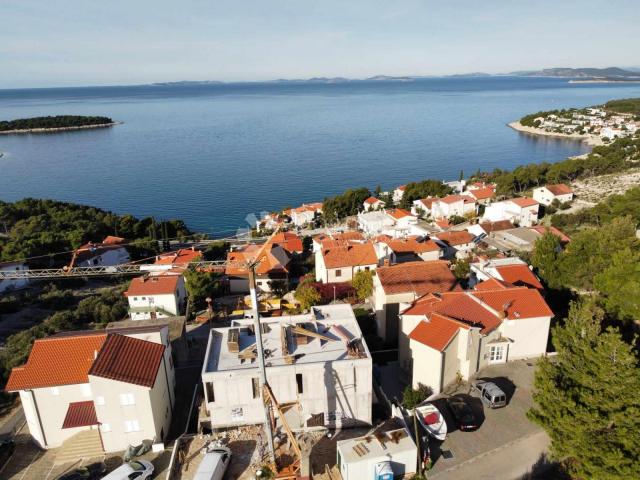 PRIMOŠTEN PENTHOUSE S ČAROBNIM POGLEDOM