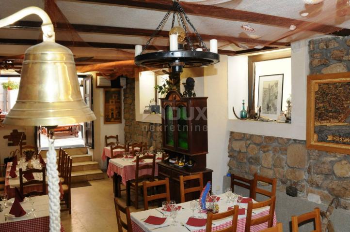 OTOK CRES 424m2 - Kuća, restoran, dvoetažni stan, apartmani