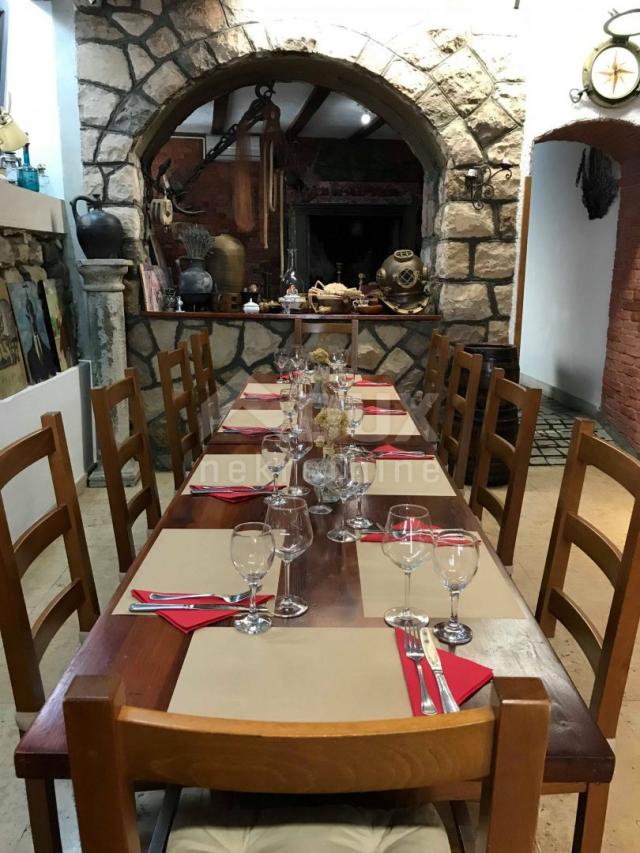 OTOK CRES 424m2 - Kuća, restoran, dvoetažni stan, apartmani