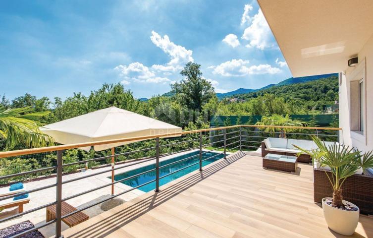 OPATIJA - BREGI - kuća / villa 240m2 sa pogledom na more i bazenom + uređen okoliš 800m2