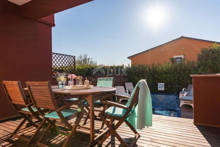 ISTRIA, UMAG - Terraced house with pool in a quiet neighborhood