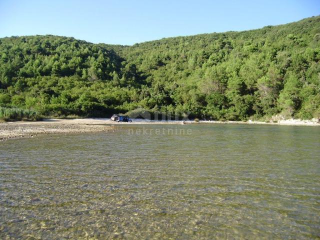 ISTRA, DUGA LUKA- Ruševina udaljena 300m od mora