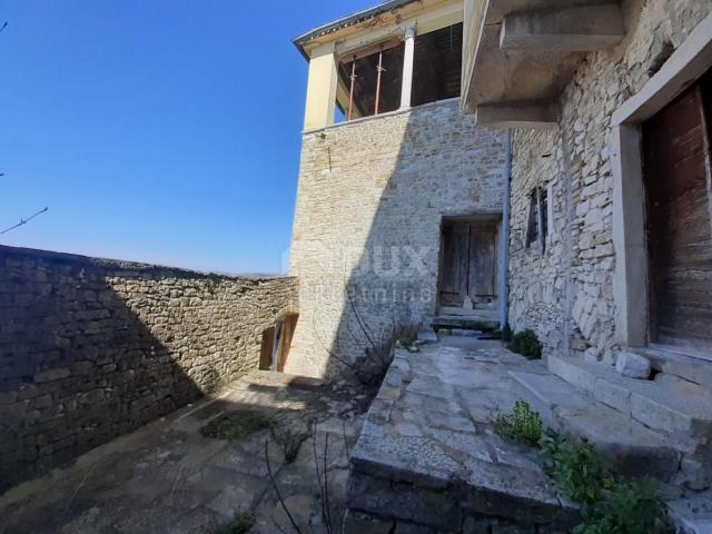 ISTRIA, MOTOVUN - Mehrstöckiges Gebäude im Zentrum von Motovun