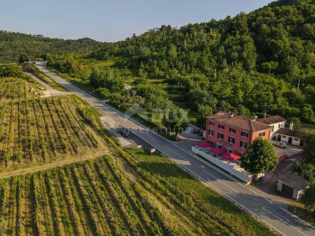 ISTRA, MOTOVUN - Kuća na jedinstvenom položaju i s jedinstvenom ponudom u Istri