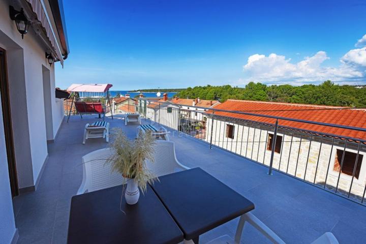 ISTRIA, POREČ - Apartment house with sea view