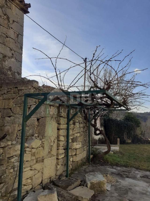 BUZET, JURADI - Samostojeća starina za obnovu