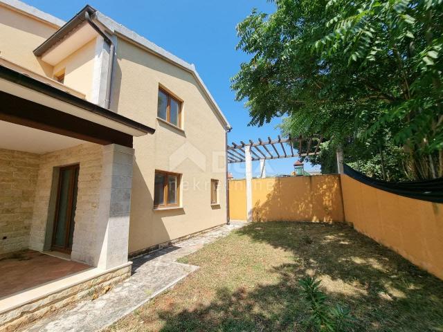 ISTRIEN, POREČ (UMGEBUNG) Haus in Hochbauphase mit Meerblick