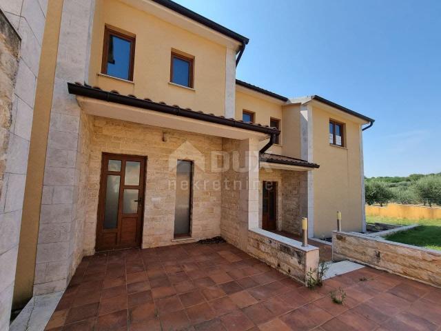 ISTRIEN, POREČ (UMGEBUNG) Haus in Hochbauphase mit Meerblick