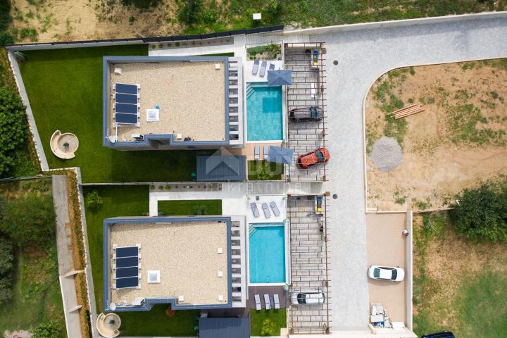 ISLAND OF KRK, BAŠKA - Urban villa with pool