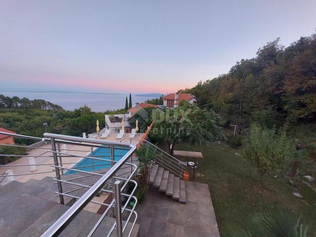 OPATIJA, VEPRINAC - Villa 1000m2 mit Meerblick, 6 Wohnungen und Pool + Umgebung 1000m2