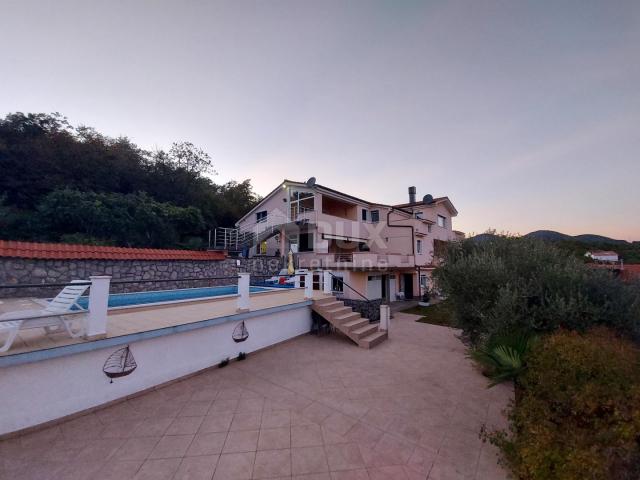 OPATIJA, VEPRINAC - Villa 1000m2 mit Meerblick, 6 Wohnungen und Pool + Umgebung 1000m2