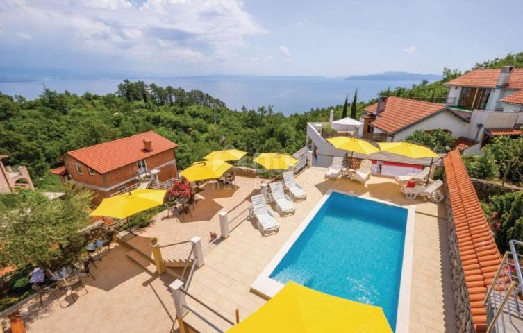 OPATIJA, VEPRINAC - vila 1000m2 s pogledom na more, 6 apartmana i bazenom + okoliš 1000m2