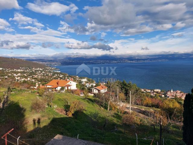 OPATIJA, LOVRAN, LIGANJ - Stan u vili s bazenom 120m2+terasa 27m2s panoramskim pogledom na more + ok