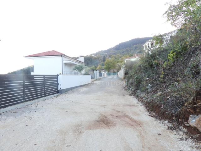 OPATIJA, LOVRAN, LIGANJ - Stan u vili s bazenom 120m2+terasa 27m2s panoramskim pogledom na more + ok