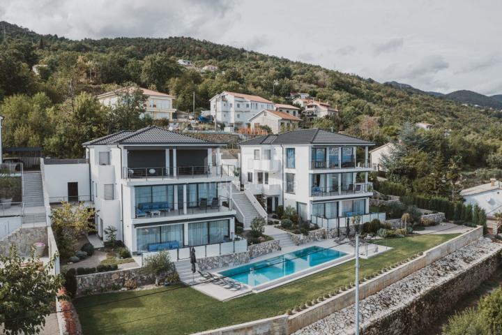 OPATIJA, LOVRAN, LIGANJ - Stan u vili s bazenom 120m2+terasa 27m2s panoramskim pogledom na more + ok