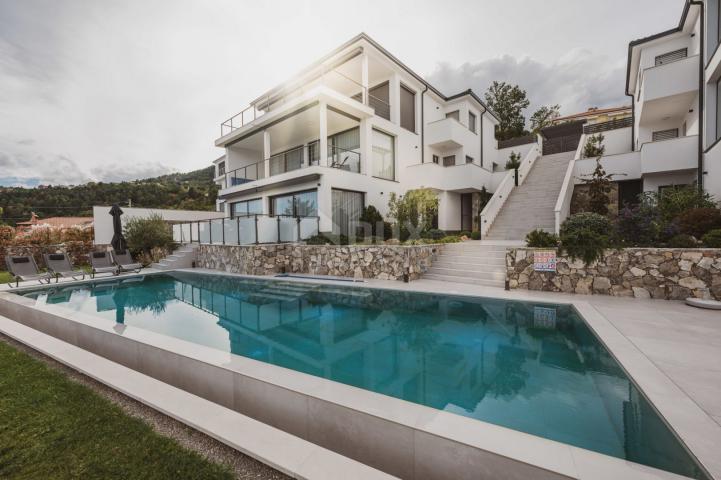 OPATIJA, LOVRAN, LIGANJ - Stan u vili s bazenom 120m2+terasa 27m2s panoramskim pogledom na more + ok