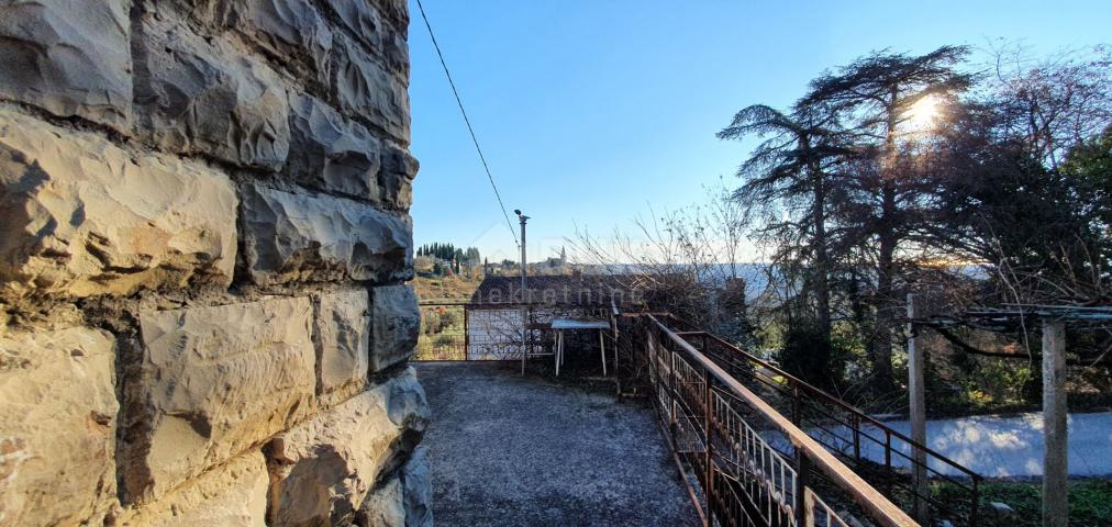 ISTRIA, GROŽNJAN - Stone house with a beautiful view