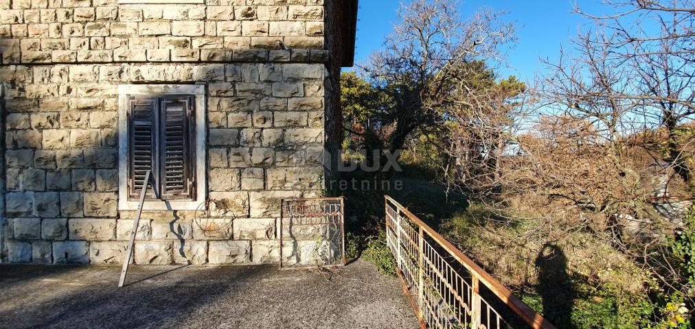 ISTRIA, GROŽNJAN - Stone house with a beautiful view