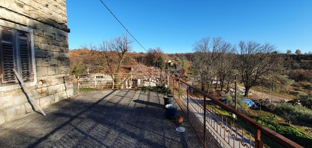 ISTRIA, GROŽNJAN - Stone house with a beautiful view