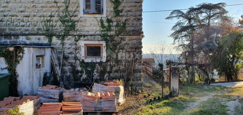 ISTRIA, GROŽNJAN - Stone house with a beautiful view