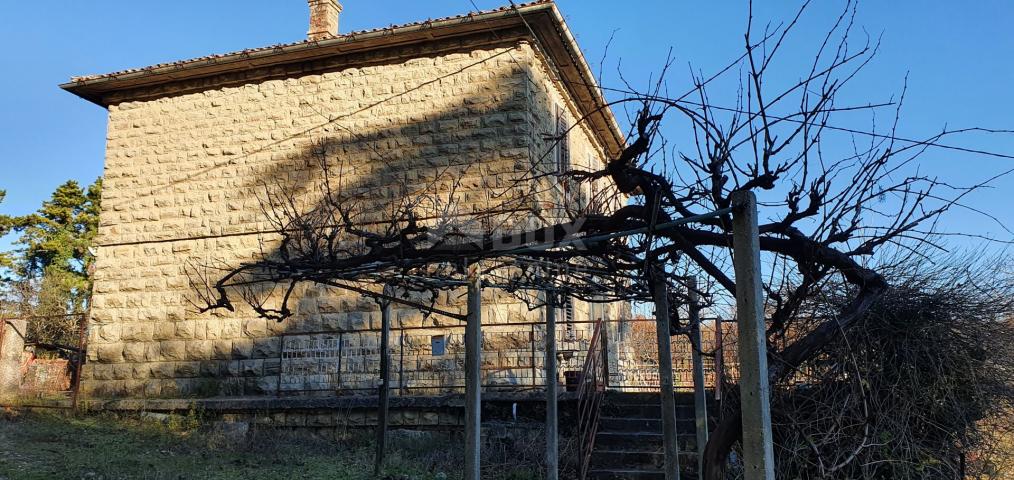 ISTRIA, GROŽNJAN - Stone house with a beautiful view