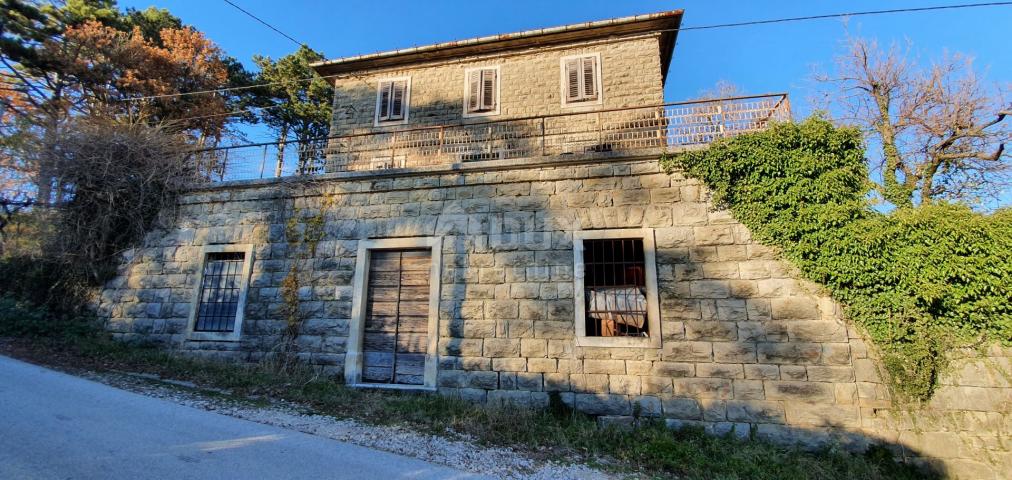 ISTRIA, GROŽNJAN - Stone house with a beautiful view