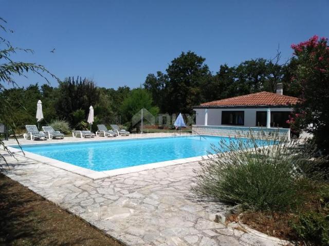 ISTRIEN, POREČ - Hotel mit Pool und großem Garten!