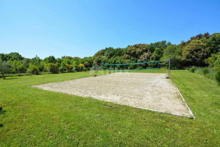 ISTRIEN, ROVINJ - Villa mit einem schönen, abgelegenen Garten, 2 km vom Meer entfernt