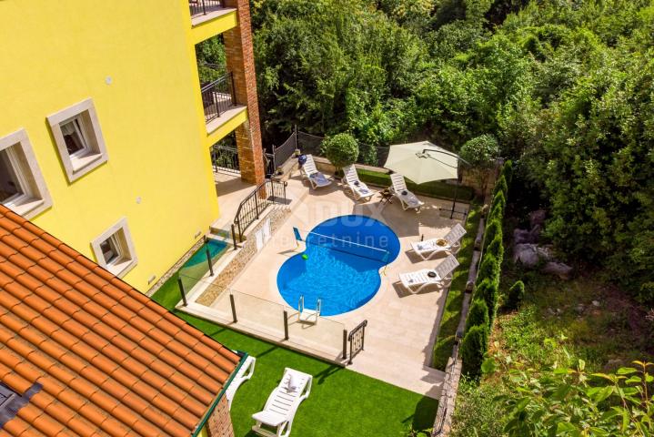 OPATIJA, BREGI - Vila novogradnja u mediteranskom stilu s dvije stambene jedinice, bazenom, gostinjs