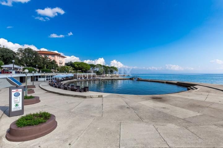 OPATIJA, BREGI - Vila novogradnja u mediteranskom stilu s dvije stambene jedinice, bazenom, gostinjs