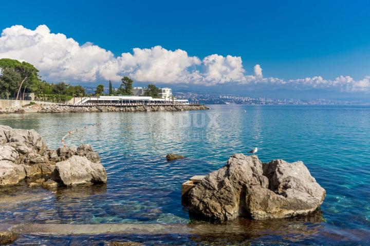 OPATIJA, BREGI - Vila novogradnja u mediteranskom stilu s dvije stambene jedinice, bazenom, gostinjs