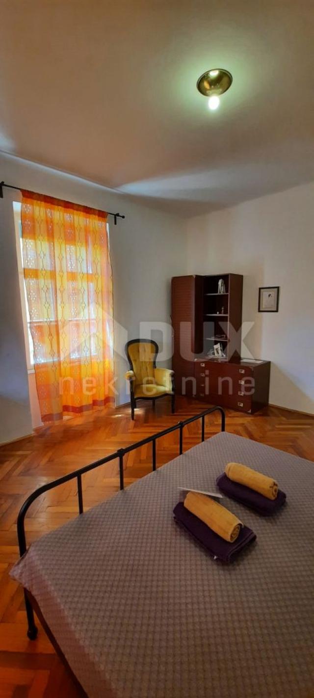 OPATIJA, CENTAR - Stan 100 m2 pođeljen u dva apartmana