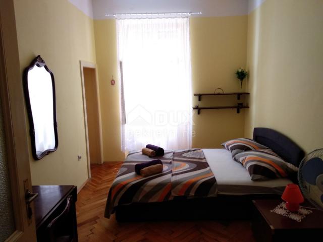 OPATIJA, CENTAR - Stan 100 m2 pođeljen u dva apartmana